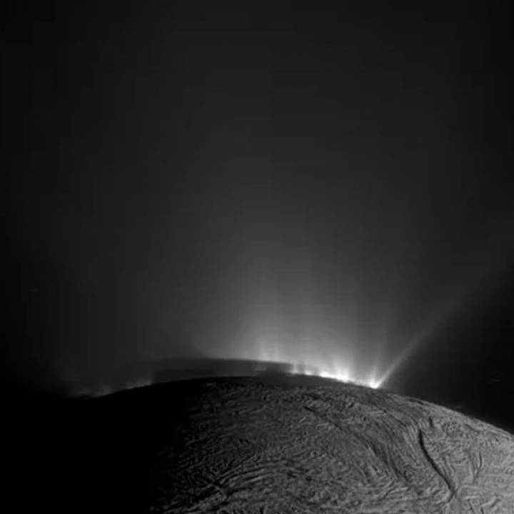 Enceladus có thể có một đại dương ổn định và thích hợp cho sự sống