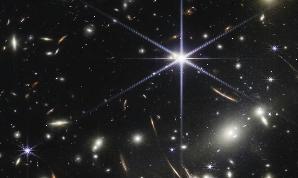 Khi bóng tối phát sáng: làm thế nào các sao tối chiếu sáng vũ trụ sơ khai?