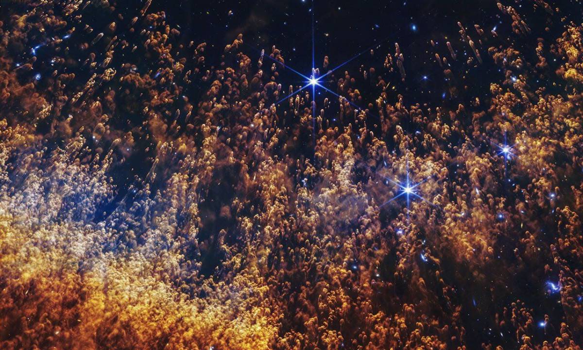 Những chi tiết phức tạp của tinh vân Helix được hé lộ qua hình ảnh của JWST