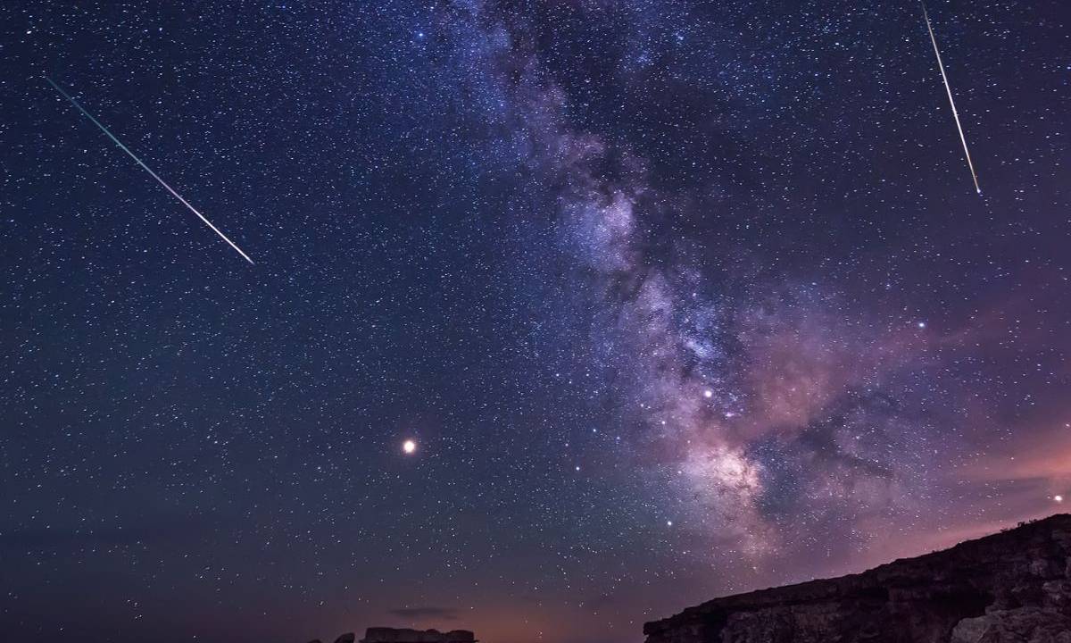 Quan sát mưa sao băng Lyrids 2026