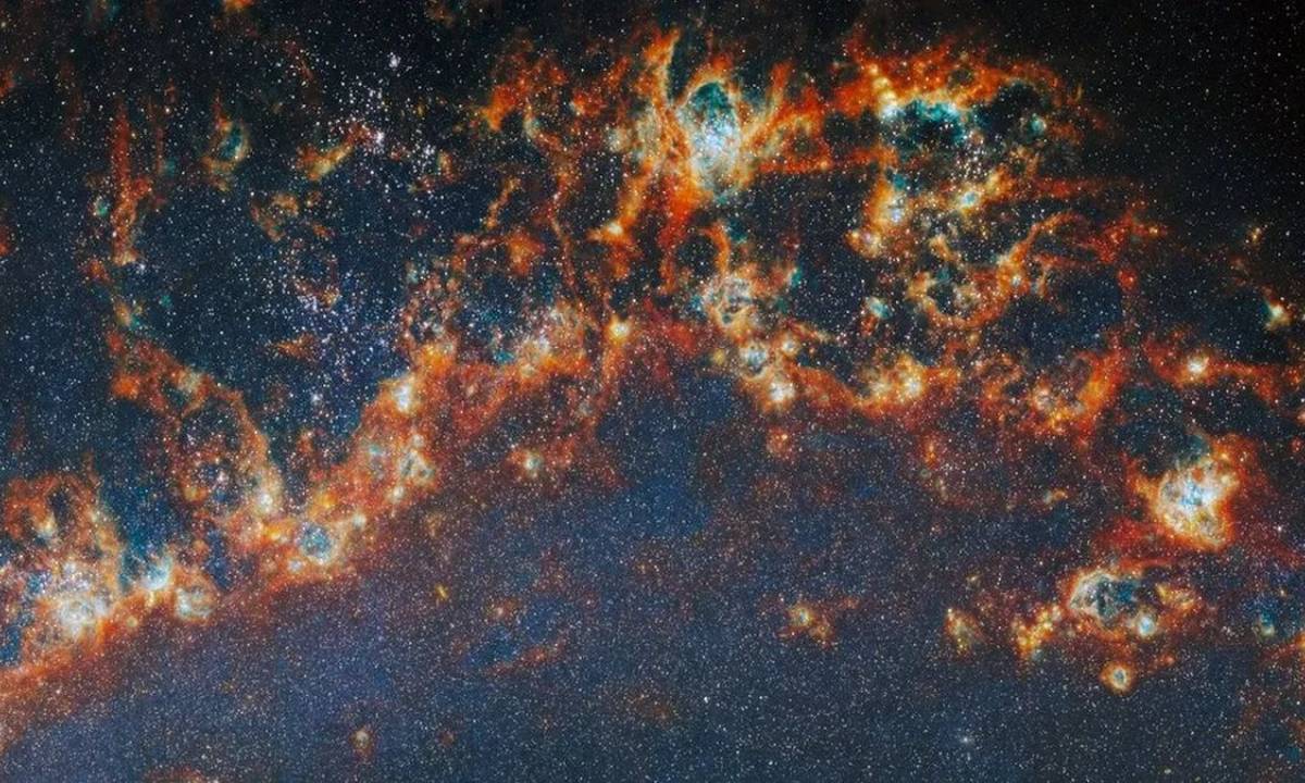 Một hình ảnh kết hợp tuyệt đẹp: Webb và Hubble nhìn sâu vào thiên hà Whirlpool