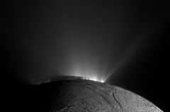 Tìm thấy bằng chứng quan trọng cho thấy vệ tinh Enceladus có thể sống được