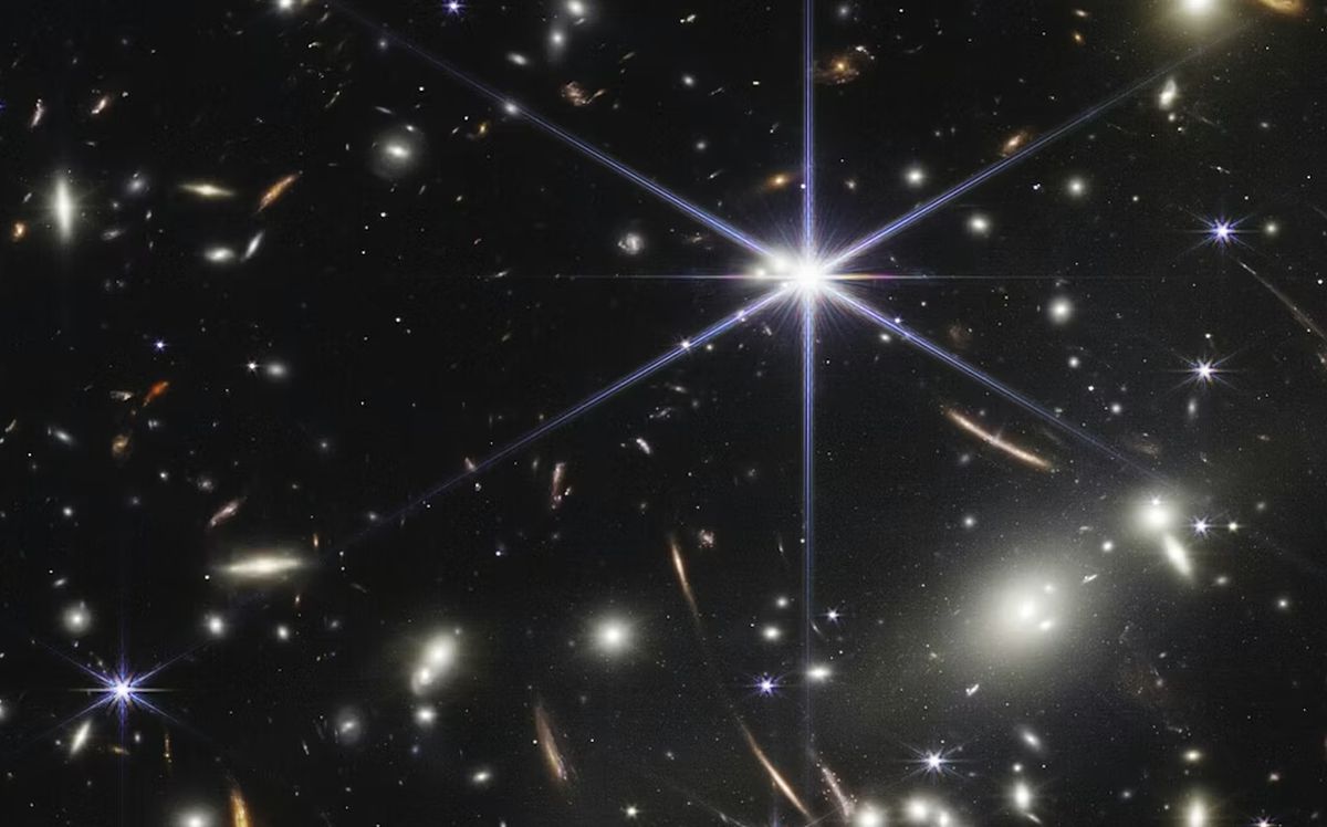 Khi bóng tối phát sáng: làm thế nào các sao tối chiếu sáng vũ trụ sơ khai?