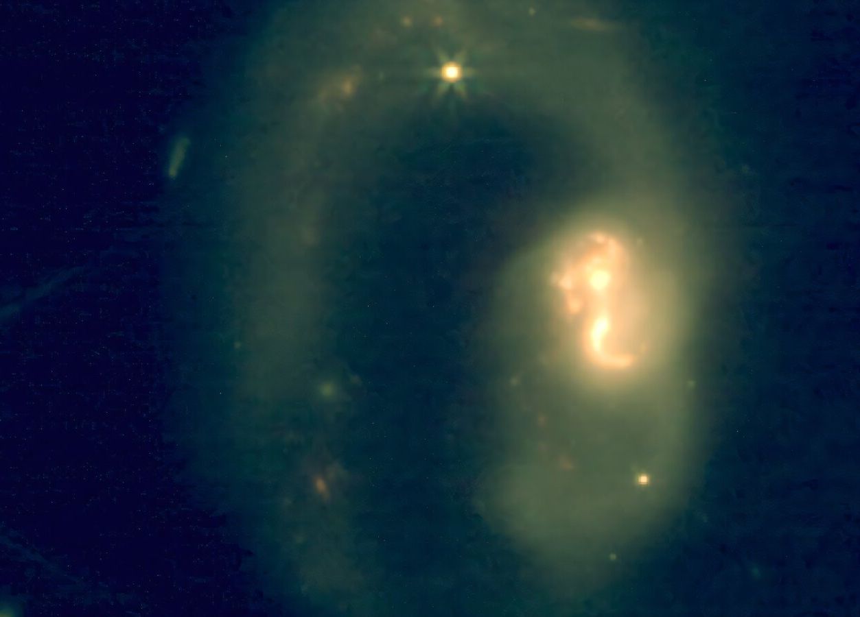 Sự phong phú của các phân tử hữu cơ ẩn sâu trong một nhân thiên hà bị bao phủ bởi khí và bụi