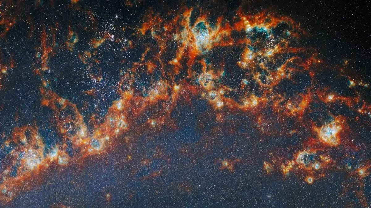 Một hình ảnh kết hợp tuyệt đẹp: Webb và Hubble nhìn sâu vào thiên hà Whirlpool