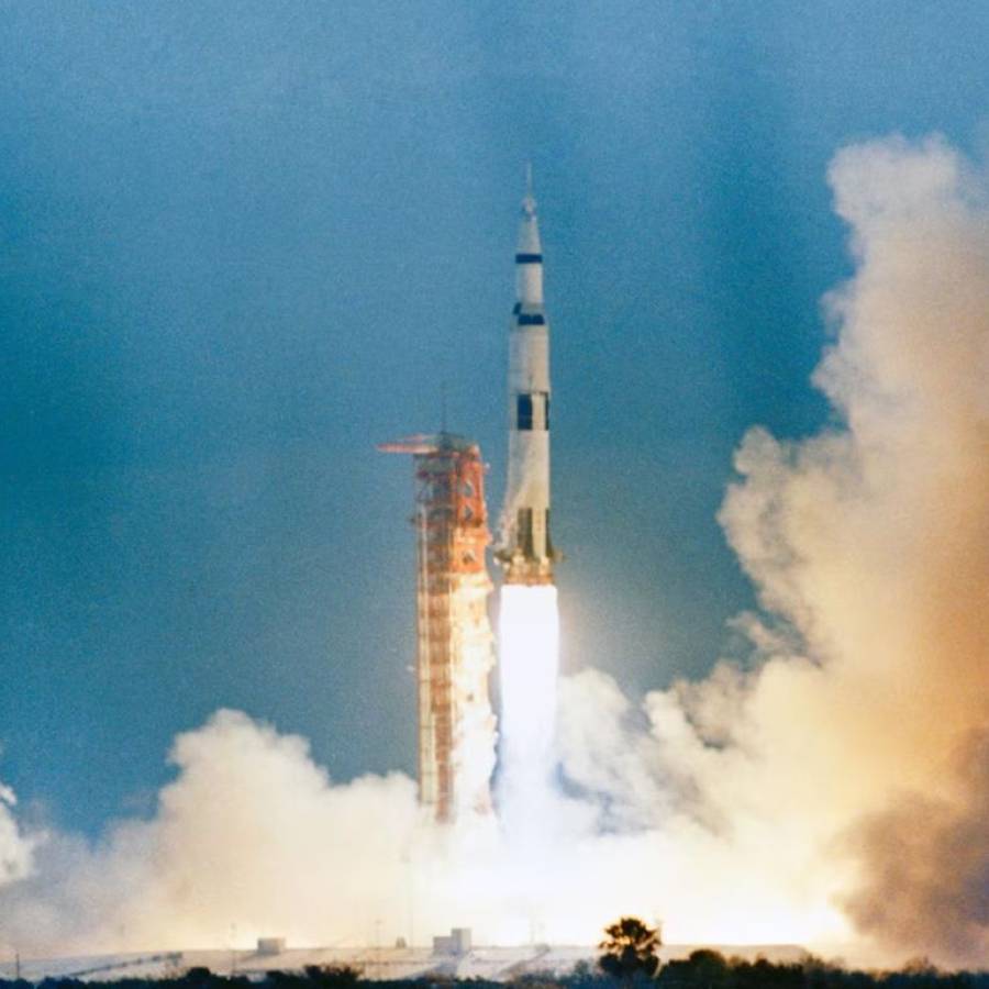Apollo 11: Bước chân đầu tiên trên Mặt Trăng