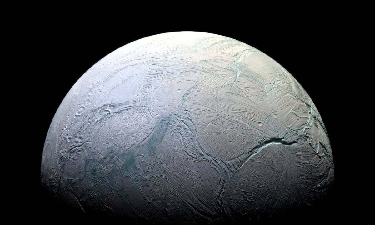 Enceladus mang tới nhiều hi vọng hơn cho việc tìm kiếm sự sống trong vũ trụ